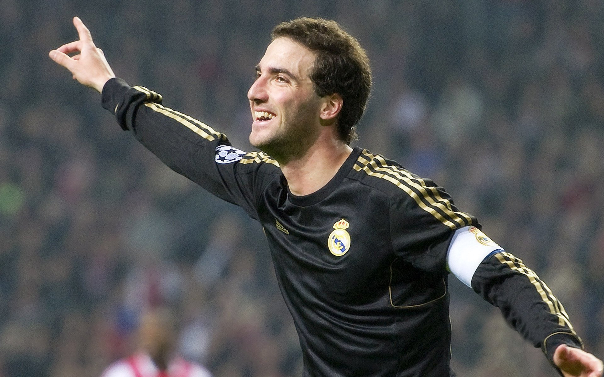 米兰体育官网平台-中超联赛中国青年队惨败 球迷呼吁加强训练，中超为什么派青年队